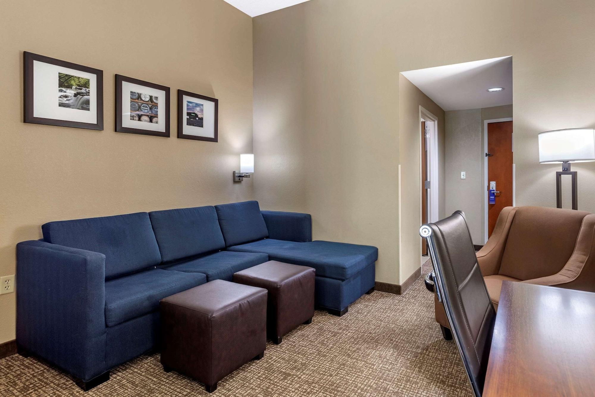 Comfort Suites Manchester Exterior photo