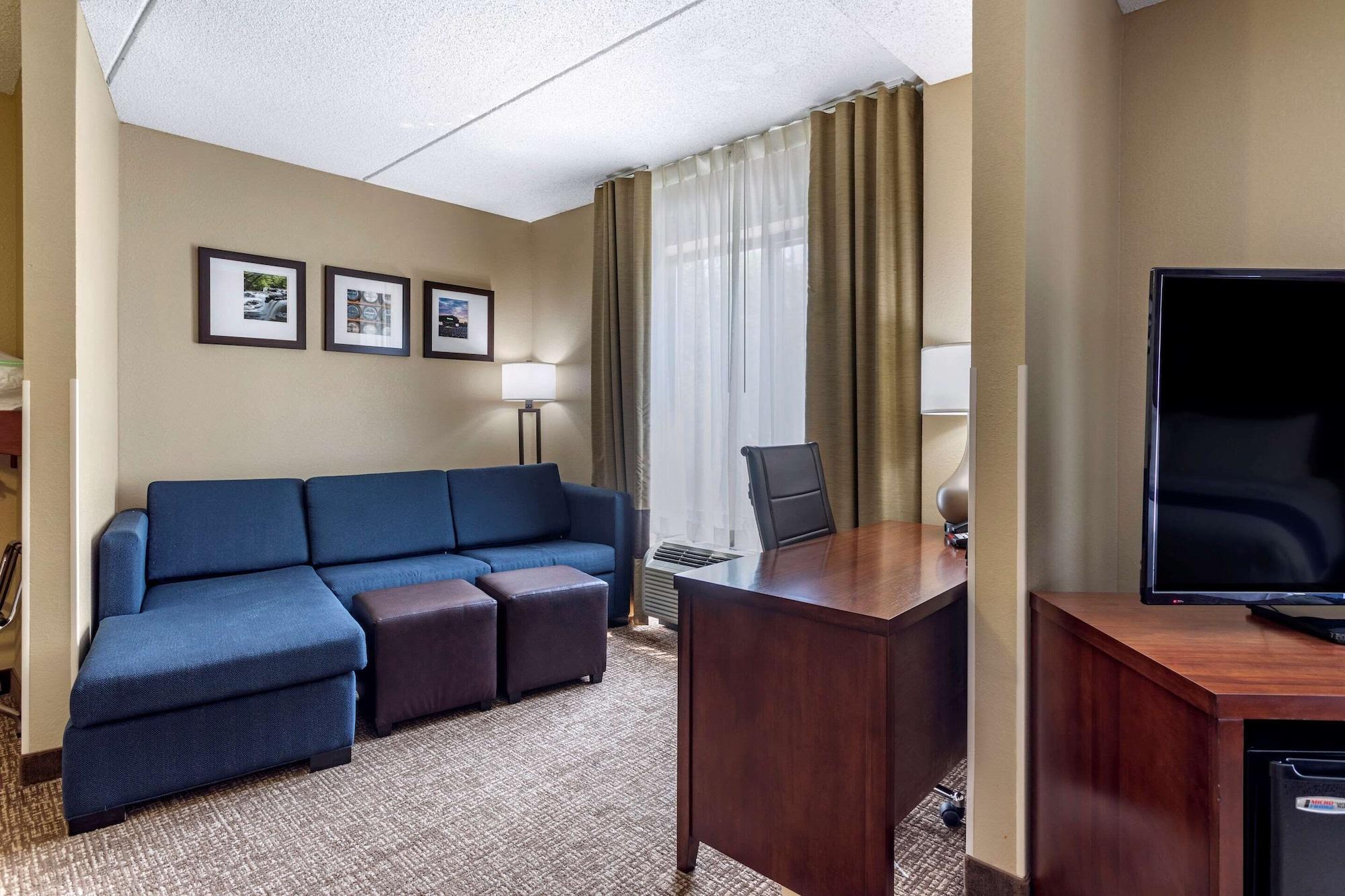 Comfort Suites Manchester Exterior photo