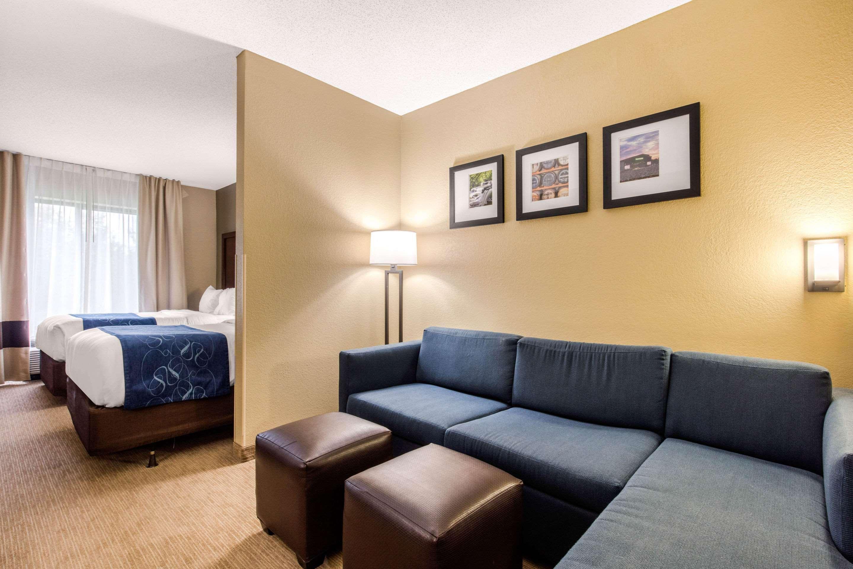 Comfort Suites Manchester Exterior photo