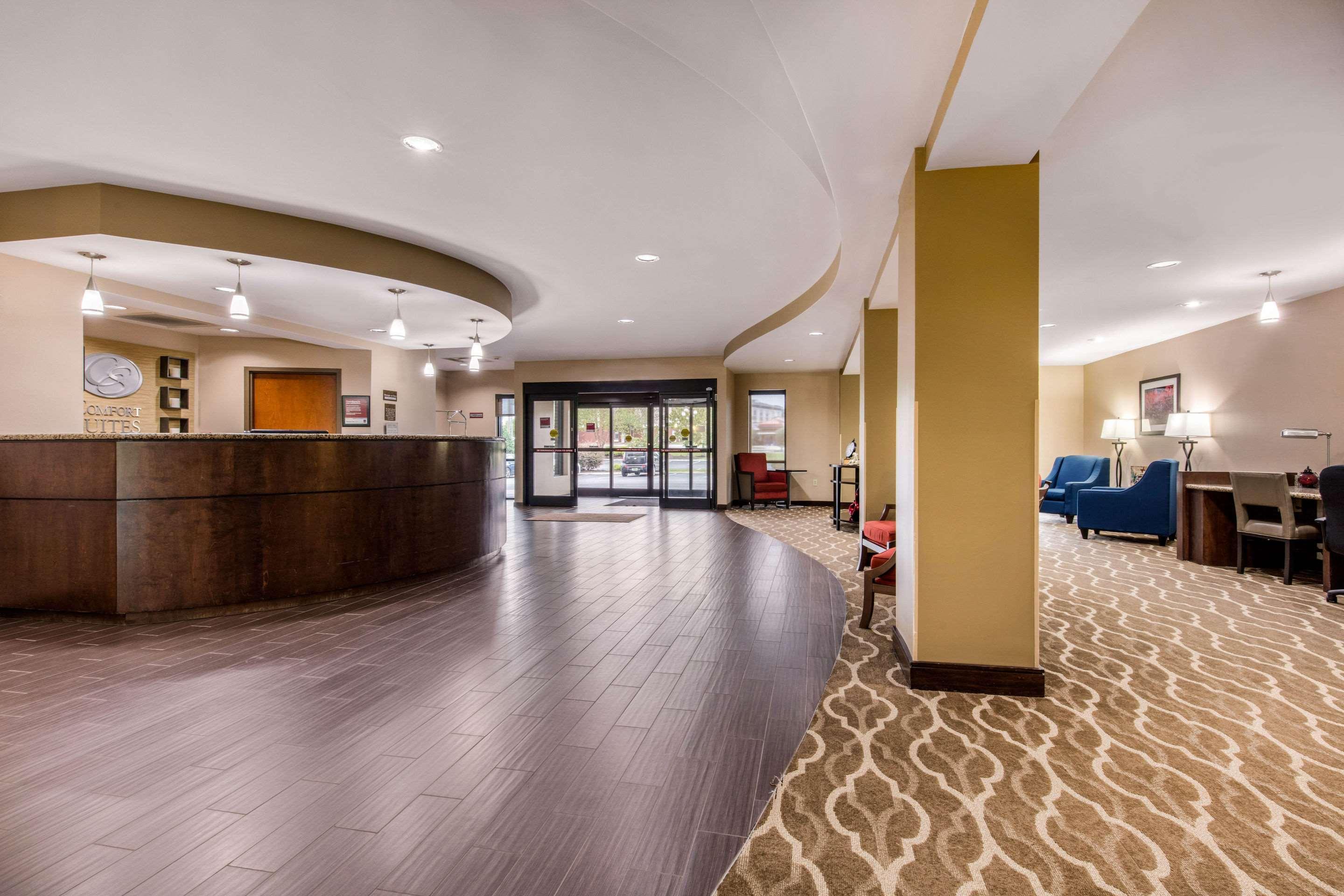 Comfort Suites Manchester Exterior photo
