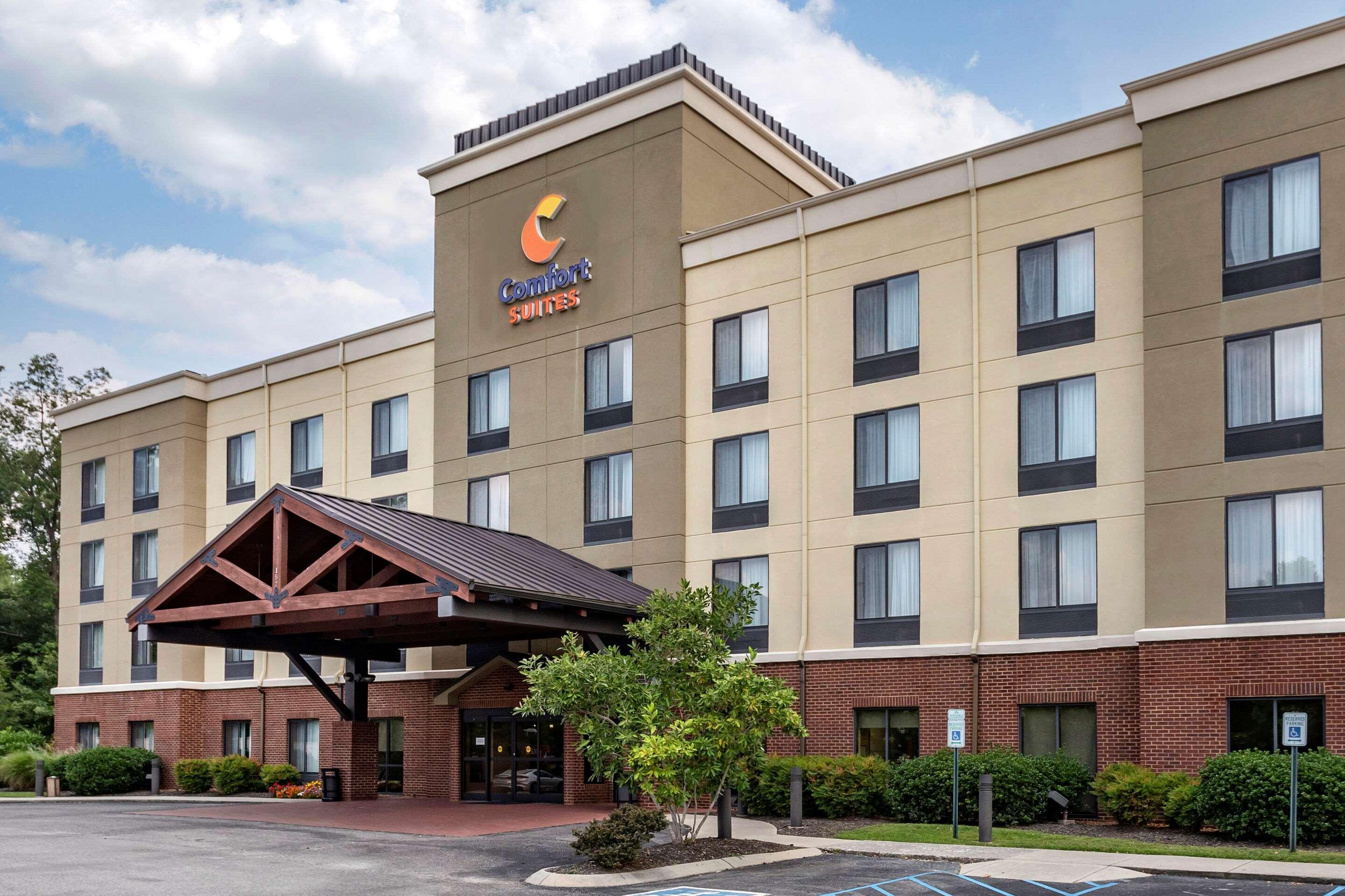 Comfort Suites Manchester Exterior photo